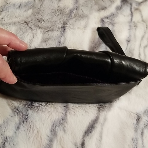 ELLE Wristlet Purse - Picture 6 of 7